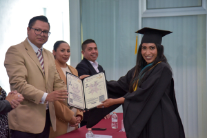 Entrega UNIDEH 28 t&iacute;tulos profesionales a egresados de licenciatura y maestr&iacute;a