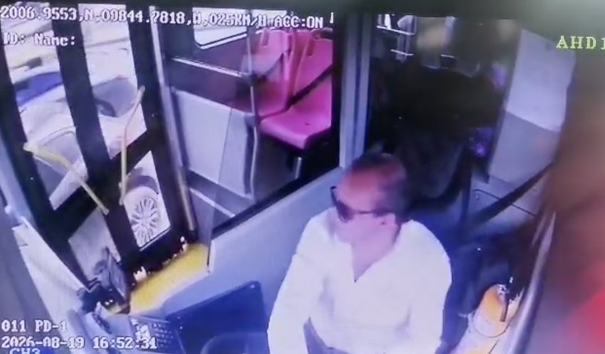 Vehículo particular provoca percance con unidad del Tuzobús en Pachuca