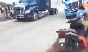 Una persona muerta y 12 lesionados dej&oacute; carrera de tractocami&oacute;n en Epazoyucan