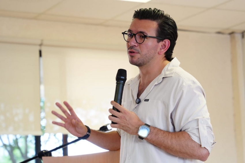 Gobierno de Hidalgo acerca programas de apoyo a estudiantes del Iteshu