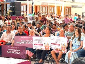 Contralor&iacute;a fortalece la transparencia durante la entrega de apoyos sociales en Calnali y Huazalingo