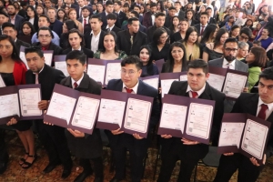 UPT entregó 580 títulos y cédulas profesionales