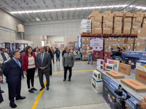 Entrega de equipamiento para transformaci&oacute;n del sistema educativo