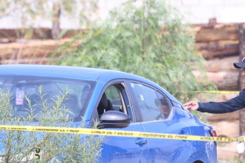 Ejecutan a hombre dentro de su vehículo en colonia San Antonio de Pachuca