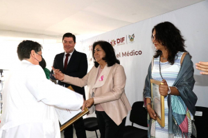 Reconoce Edda Vite a personal médico del DIFH