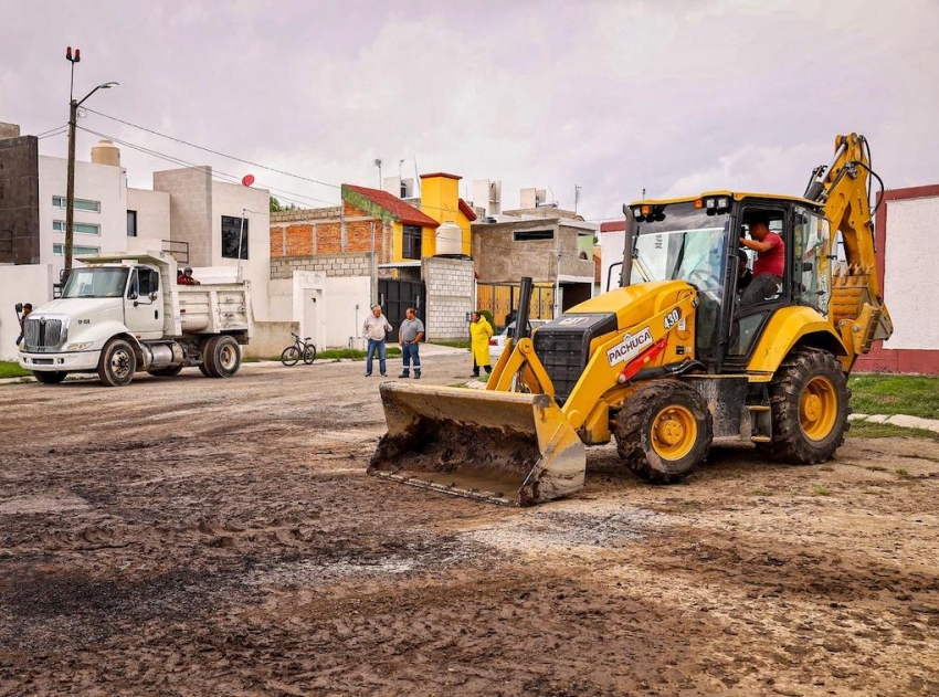 Acciones de limpieza y retiro de azolve en distintos puntos de la capital