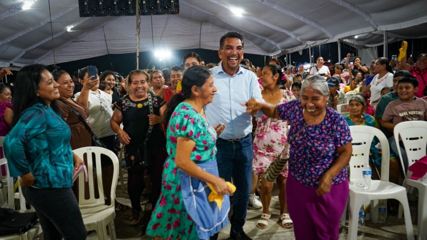 Alfredo San Román celebra y reconoce a las madres huejutlenses en su día