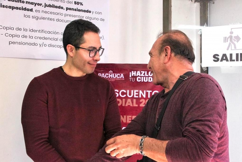 Jorge Reyes, alcalde de Pachuca supervisa  atención a contribuyentes durante pago del predial
