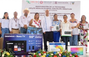 Natividad Castrejón entregó equipo educativo y techumbre en escuelas de San Felipe Orizatlán y Calnali