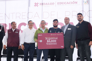 Natividad Castrej&oacute;n fortalece la educaci&oacute;n superior con entrega de becas en Mixquiahuala