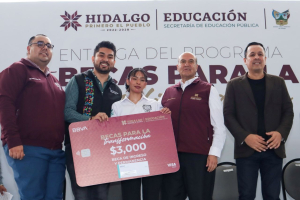 Natividad Castrej&oacute;n promueve salud y becas en Tepeji del R&iacute;o y Tula de Allende