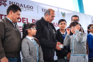 Natividad Castrej&oacute;n entrega 20 mil lentes a estudiantes de educaci&oacute;n b&aacute;sica