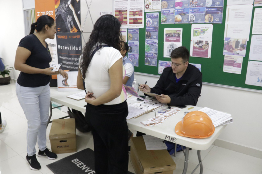 Feria Nacional de Empleo promueve participación de mujeres en el sector laboral