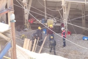 Mueren dos trabajadores tras derrumbe en la mina San Juan Pachuca