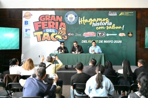 Buscan romper r&eacute;cord con figura de tacos inspirada en el Reloj Monumental