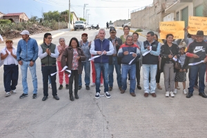 Entrega Sergio Baños pavimentaciones hidráulicas en La Loma