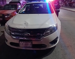 Cae sujeto ebrio en auto robado en la col. El Palmar