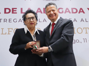 Convoca el gobernador Menchaca a las y los abogados,&nbsp;para que se sumen a la tarea social