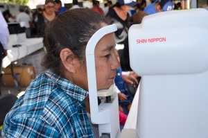Cedspi integra atención a salud visual en la feria de servicios del gobierno itinerante