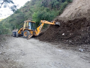 Siguen trabajos para restablecer acceso a comunidades