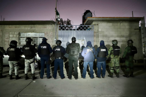 Detienen a pareja por narcomenudeo en&nbsp;Villa de Tezontepec&nbsp;