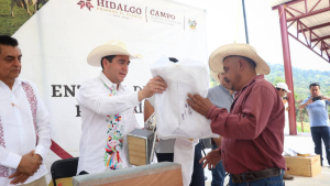 Recibieron apoyos apicultores y agricultores de la región Otomí Tepehua 