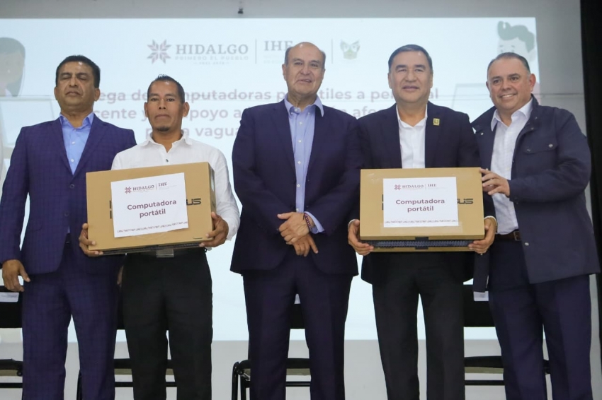 Natividad Castrejón entregó computadoras a docentes afectados por vaguada monzónica