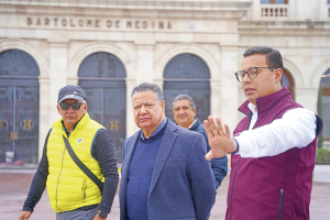 Supervisan avances en la remodelación de la Plaza Juárez