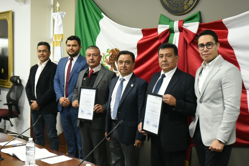 Enlaces legislativos municipales toman protesta en el Congreso de Hidalgo