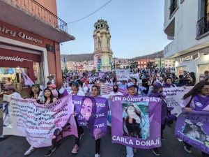 Mujeres marchan para conmemorar el d&iacute;a internacional de la mujer para exigir justicia&rdquo;