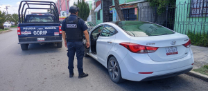 Seguridad P&uacute;blica Municipal asegura un autom&oacute;vil y una motocicleta con reporte de robo