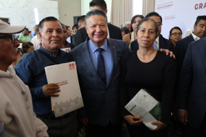 Reciben 500 familias hidalguenses escrituras gratuitas del Infonavit