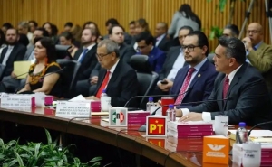 Marco Antonio Mendoza exige ante el INE que Morena deje de usar programas sociales con fines electorales