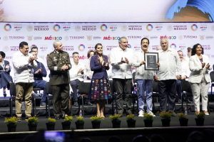 Reconocimiento al gobernador de Hidalgo por su impulso a la organización del Tianguis de Pueblos Mágicos