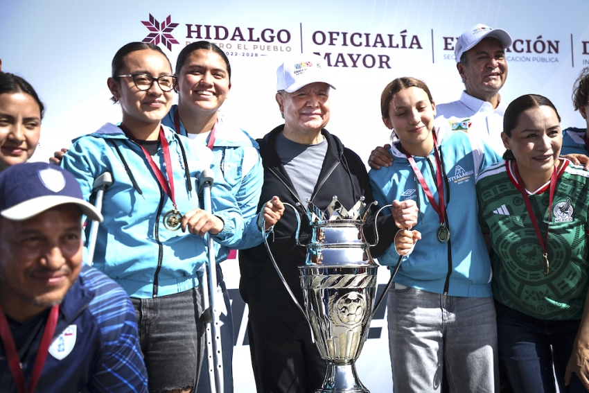 Menchaca entrega Ciudad Deportiva  