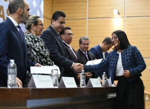 Congreso entrega reconocimientos y constancias a servidores p&uacute;blicos, en convenio con el senado de la rep&uacute;blica.