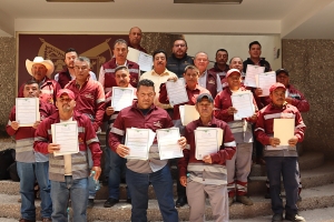 Reciben trabajadores certificados de educación primaria y secundaria