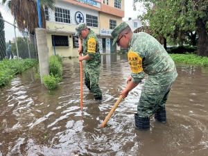 Veh&iacute;culos varados, calles inundadas y negocios afectados, fue el saldo que dej&oacute; la lluvia de este s&aacute;bado al sur de la Capital Hidalguense.