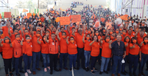 EN LA PLANILLA NARANJA, MILES DE TRABAJADORAS Y TRABAJADORES DE LA EDUCACI&Oacute;N DAN VIDA A LA UNIDAD, SOMOS DE A DE VERAS &nbsp;