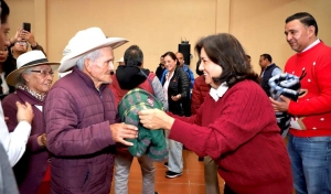 Inicia DIF Hidalgo entrega de cobijas para esta temporada invernal