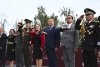 Julio Menchaca encabeza arriamiento de la bandera nacional