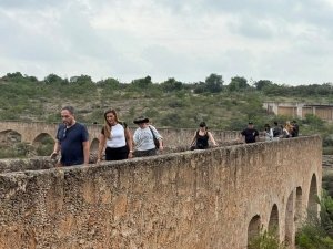 Hidalgo fortalece turismo cinematogr&aacute;fico con recorrido de locaciones