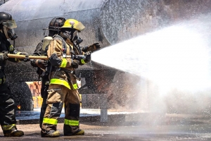 Cinco bomberos de Pachuca se certifican bajo est&aacute;ndar internacional