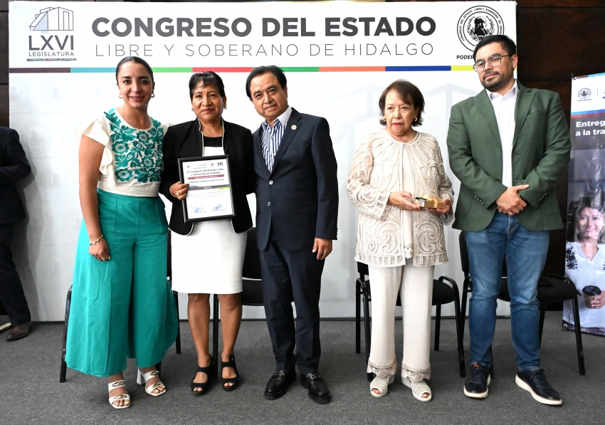 Congreso de Hidalgo reconoce trayectoria y antigüedad de maestras y maestros hidalguenses