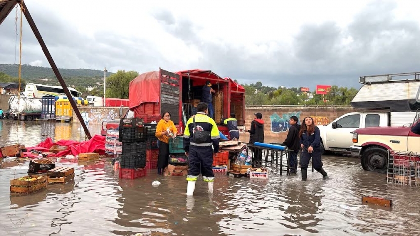 Intensa lluvia deja inundaciones y daños en Tepeji