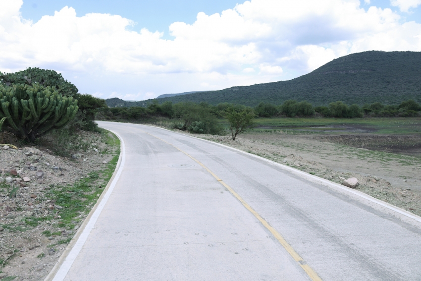 Menchaca supervisa en Tetepango obras que fortalecen la conectividad regional