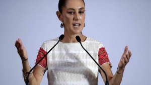 Sheinbaum &lsquo;tropieza&rsquo; en Baja California Sur: &iquest;Qu&eacute; dijo del presidente L&oacute;pez Obrador y c&oacute;mo lo corrigi&oacute;?