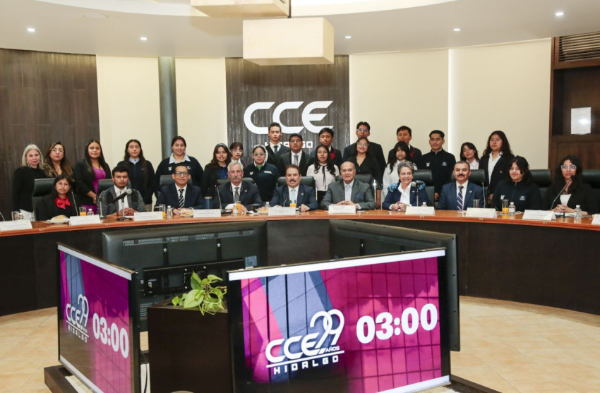 Estudiantes de nivel medio superior y superior realizan ejercicio empresarial