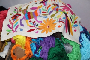 Invitan a participar en concurso de Bordados de Tenango de Doria 2024