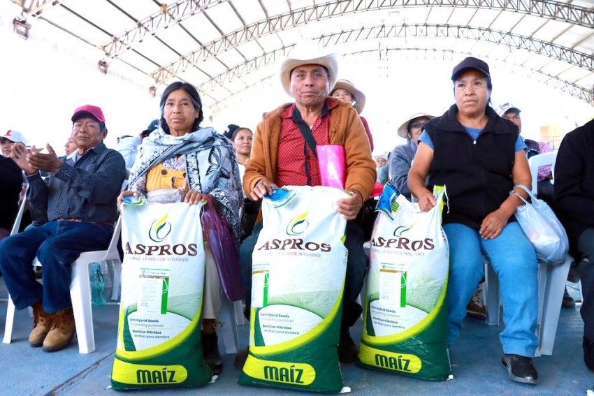 Gobierno de Hidalgo impulsa al campo con entrega de apoyos agropecuarios en el Cardonal y Tecozautla